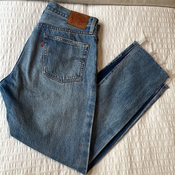 501 Levi Jeans - Picture 2 of 3